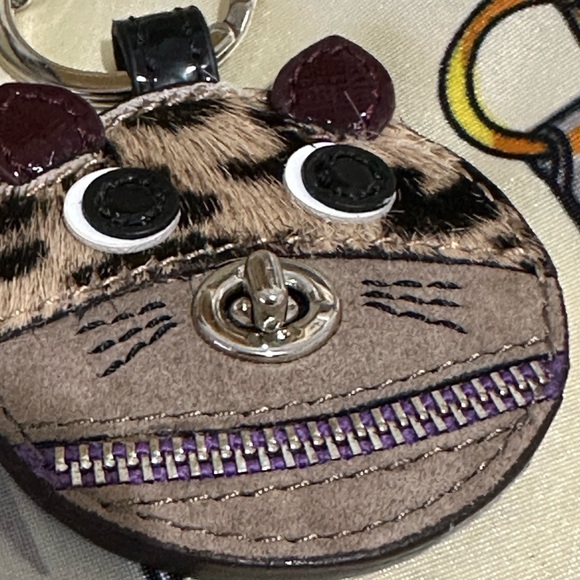 Coach Leather & Suede Patch Cat Leopard Zipper Fob - Picture 3 of 11